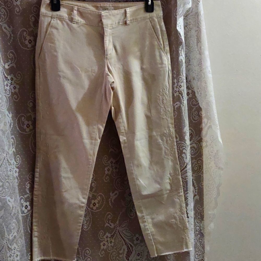The‎ Loft Women"s size 4 cream crop pants floral embroidery cuffed leg